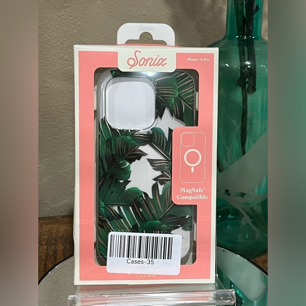 Sonix iPhone 15 Pro, Bahama pattern, new!